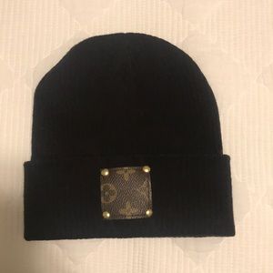 Loui ( not authentic ) beanie